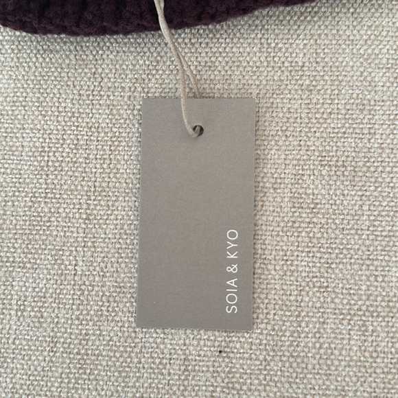 SOIA & KYO Merlot beanie. New. - Picture 6 of 6